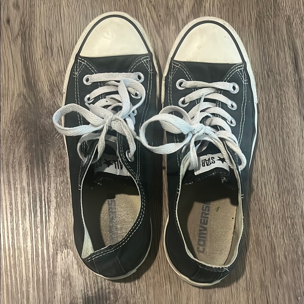 Black Low top Converse Size 8 women’s